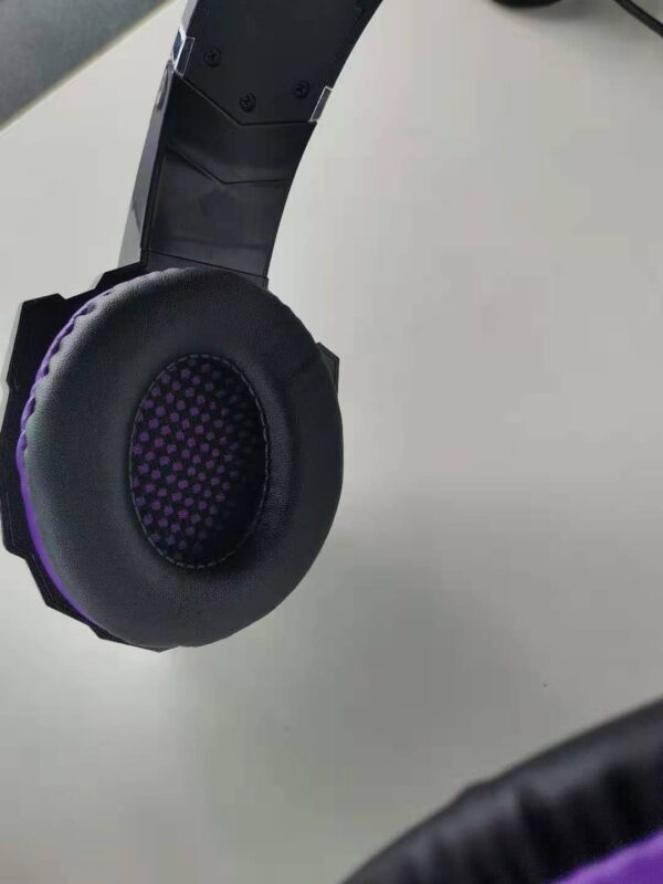Headphones Are Actually Wired Gaming Headsets - Imagen 6