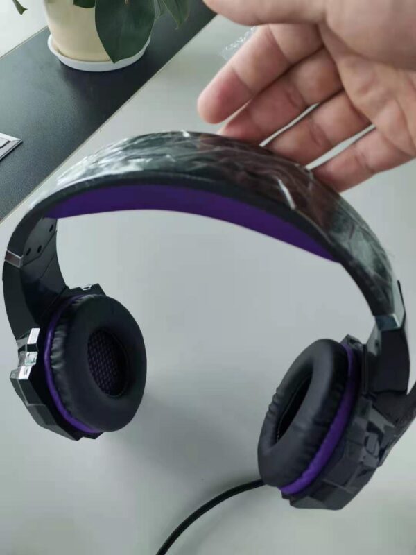 Headphones Are Actually Wired Gaming Headsets - Imagen 4